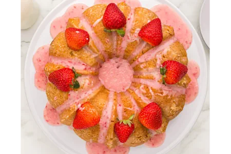 strawberry bundt hole cake