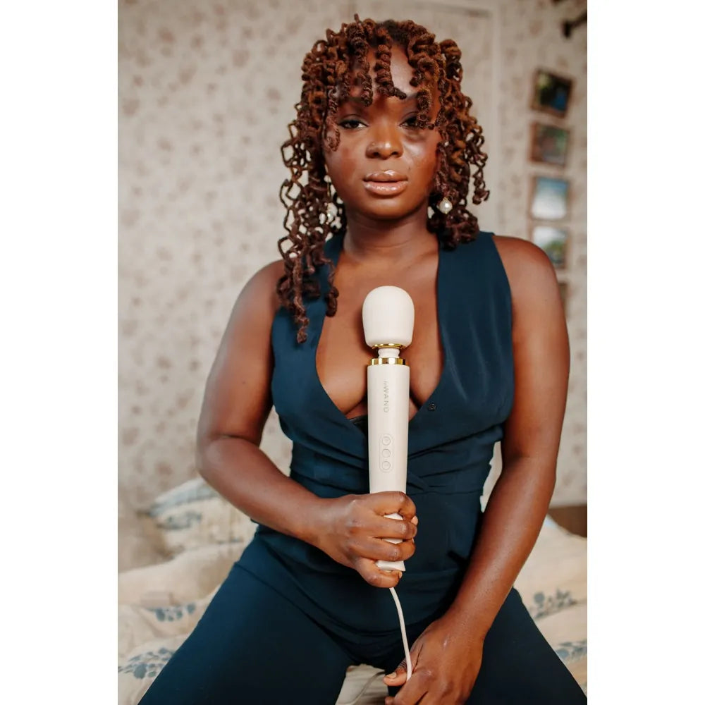 Le Wand - Premium Plug-In Massage Wand Vibrator - PlayBlue